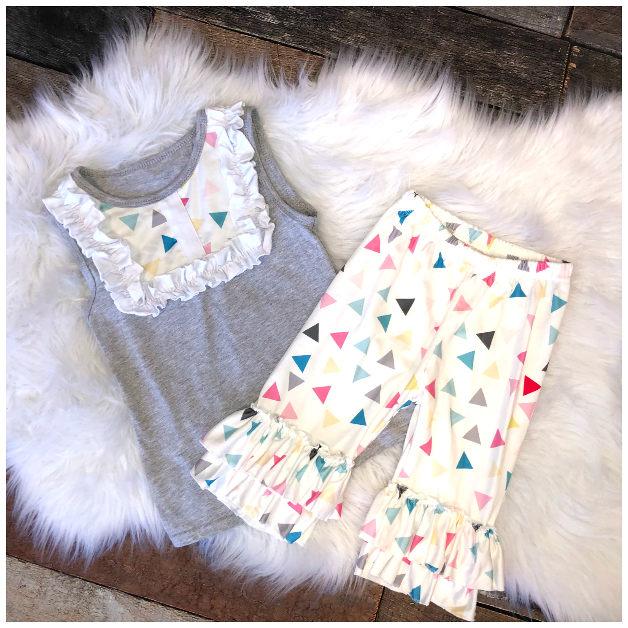 Twisty Triangle Capri Set- Sizes 2T and 10/12